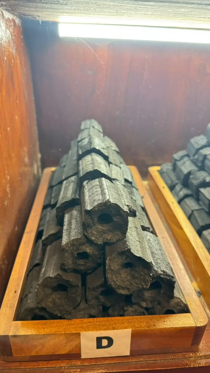 Briket hexagonal saat uji bakar